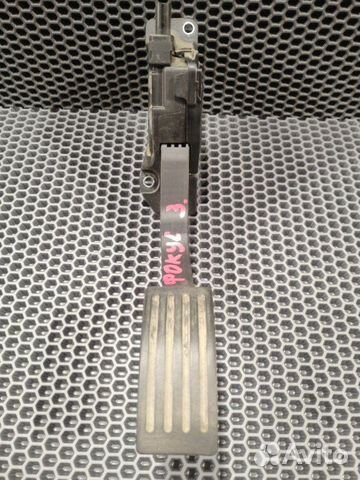 Педаль газа Ford Focus 3 седан 1.6 iqdb 2012