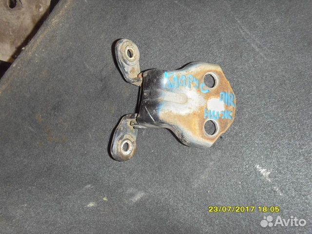 Петля двери передней правой нижняя Киа Кларус