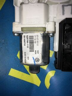 Правый моторчик стеклоподъемника Volkswagen Jetta