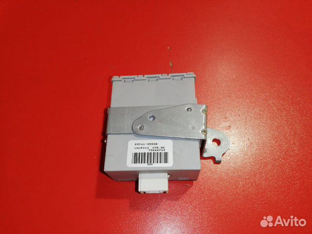 Блок управления дверьми Toyota Corolla ZZE121L