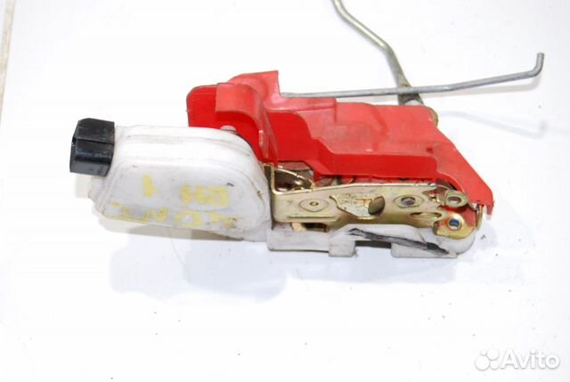 Замок передний правый Mitsubishi Pajero 3 2000+