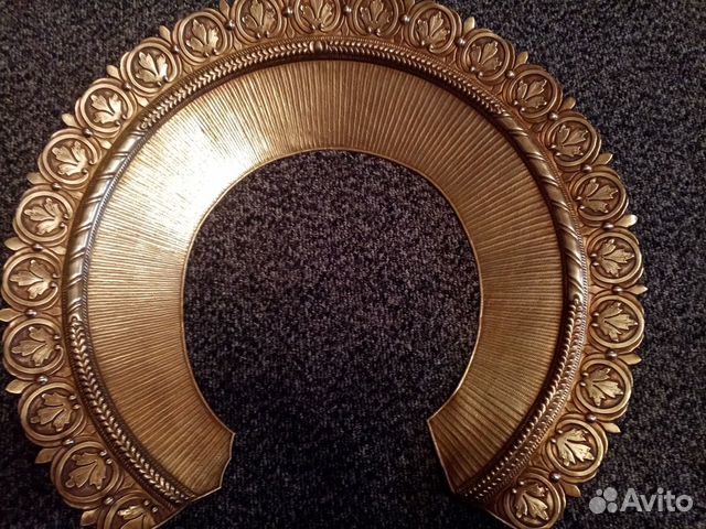 Огромный, старинный венец оклада иконы