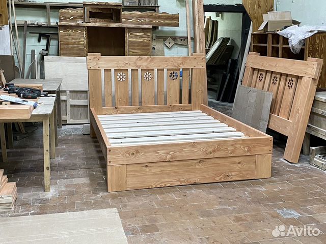 Кровать из массива дерева от производителя