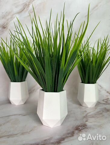 Искусственная зелень в кашпо