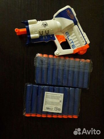 Пистолет Nerf с пульками двух видов