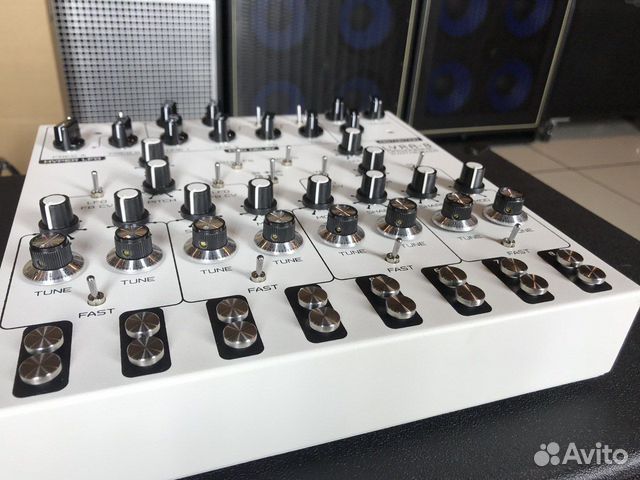 Soma Lyra-8 Synth White Angel