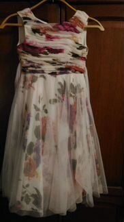 Продам нарядное платье на девочку рост 134