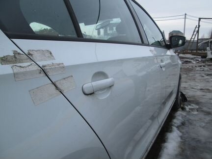 Передняя правая дверь на Шкоду Рапид 12)