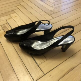 Лакированные босоножки