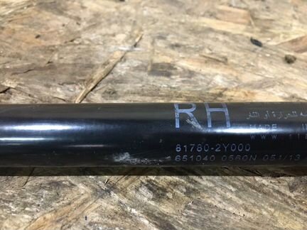 Амортизатор багажника задний правый Hyundai Ix 35