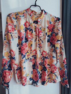 Блузка с объемными рукавами