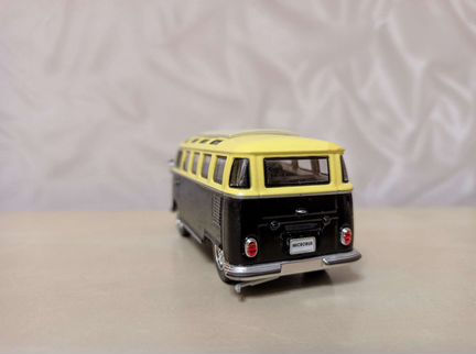 YatMing 1:43 Volkswagen Samba T2