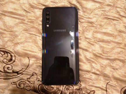 Телефон Samsung а50