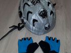 Перчатки и шлем