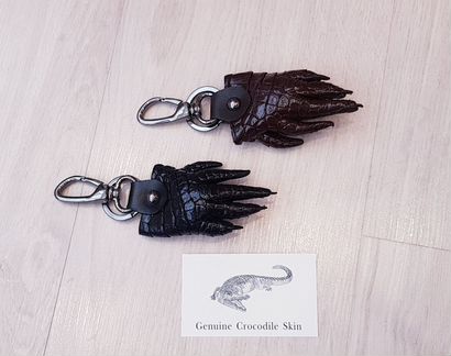 Брелок настоящая лапа крокодила