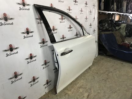 Дверь передняя правая Infiniti M37, Q70 Y51