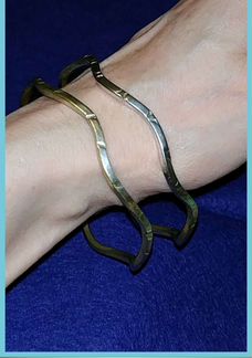 Пара браслетов