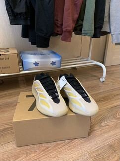 Adidas Yeezy 700 V3 Safflower