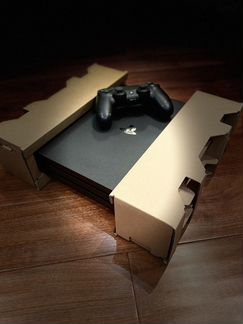 Sony PS4 Pro + dock для 2-х контроллеров