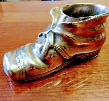 Старинная, антикварная пепельница башмак