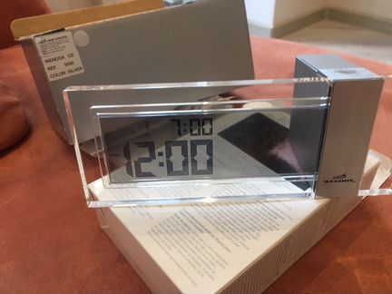 Будильник Wendox с барометром