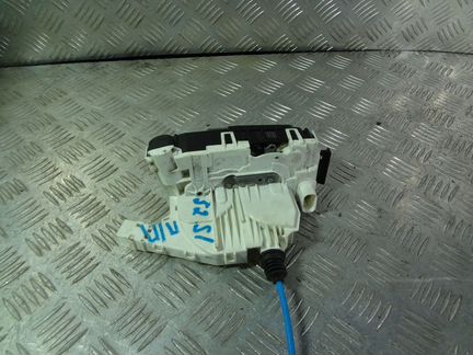 Замок двери передней правой Мерседес 204 212 218