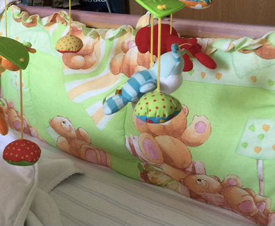 Бортики в детскую кроватку с балдахином