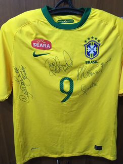 Футболка сборной Бразилии с автографами