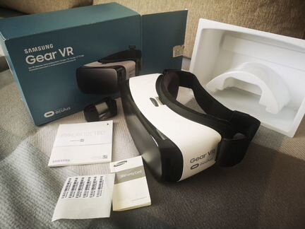 Очки виртуальной реальности Samsung Gear VR (SM-R3
