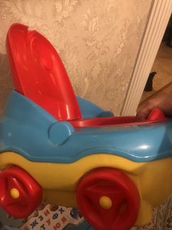 Детский горшок, в виде машинки. В хорошем состояни