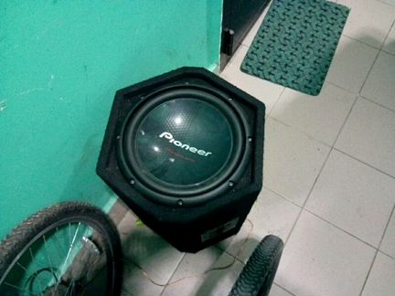 Автомобильный сабвуфер Пионер