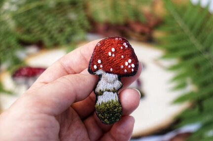 Брошь ручной работы