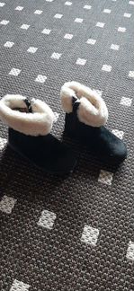 UGG