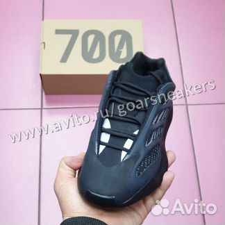Adidas Yeezy Boost 700