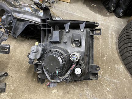 Фары Nissan Cube