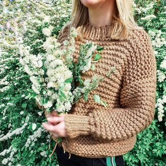 Джемпер объемный, ручная работа