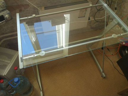 Стол письменный стеклянный