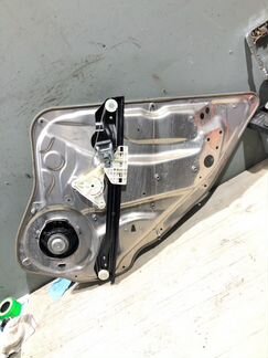 Стеклоподъемник задний левый Mercedes-Benz C-Class