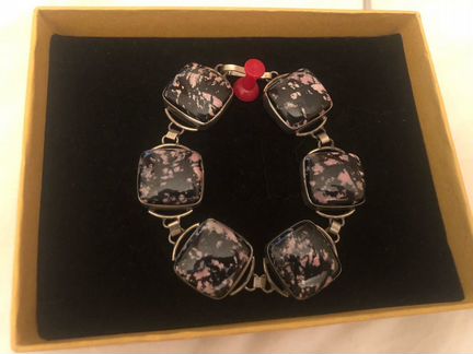 Браслет из родонита