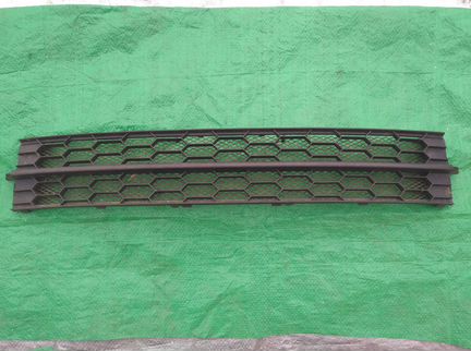 Решетка переднего бампера 60U853677 Шкода Рапид