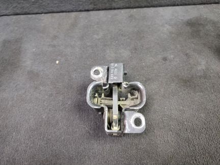 Замок капота Mercedes W211 E211 M272 3.0 2006