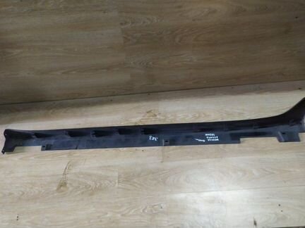 Накладка на порог правая Honda Accord 2009