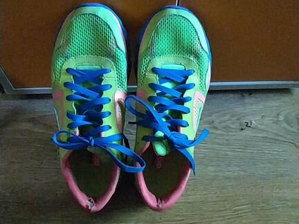 Кроссовки беговые