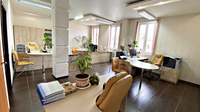 Помещение свободного назначения, 882 м²