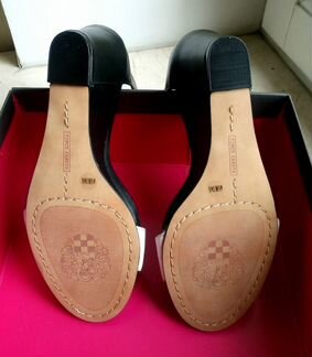 Кожаные босоножки от известного бренда Vince Camu