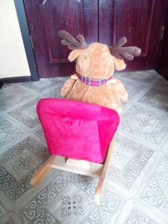 Детская деревянная качалка с игрушкой