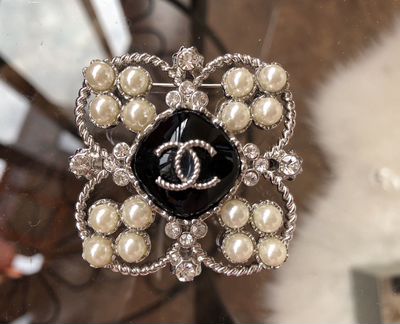 Брошь Chanel