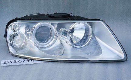 VW Touareg фара новая 2003-2007