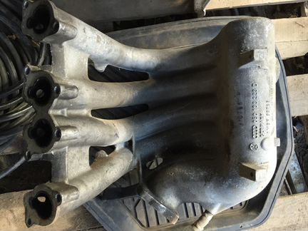 Коллектор впускной 050133223D 1.6 AHL Audi VW