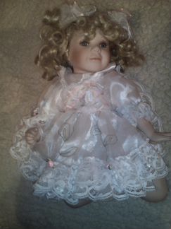 Фарфоровая кукла